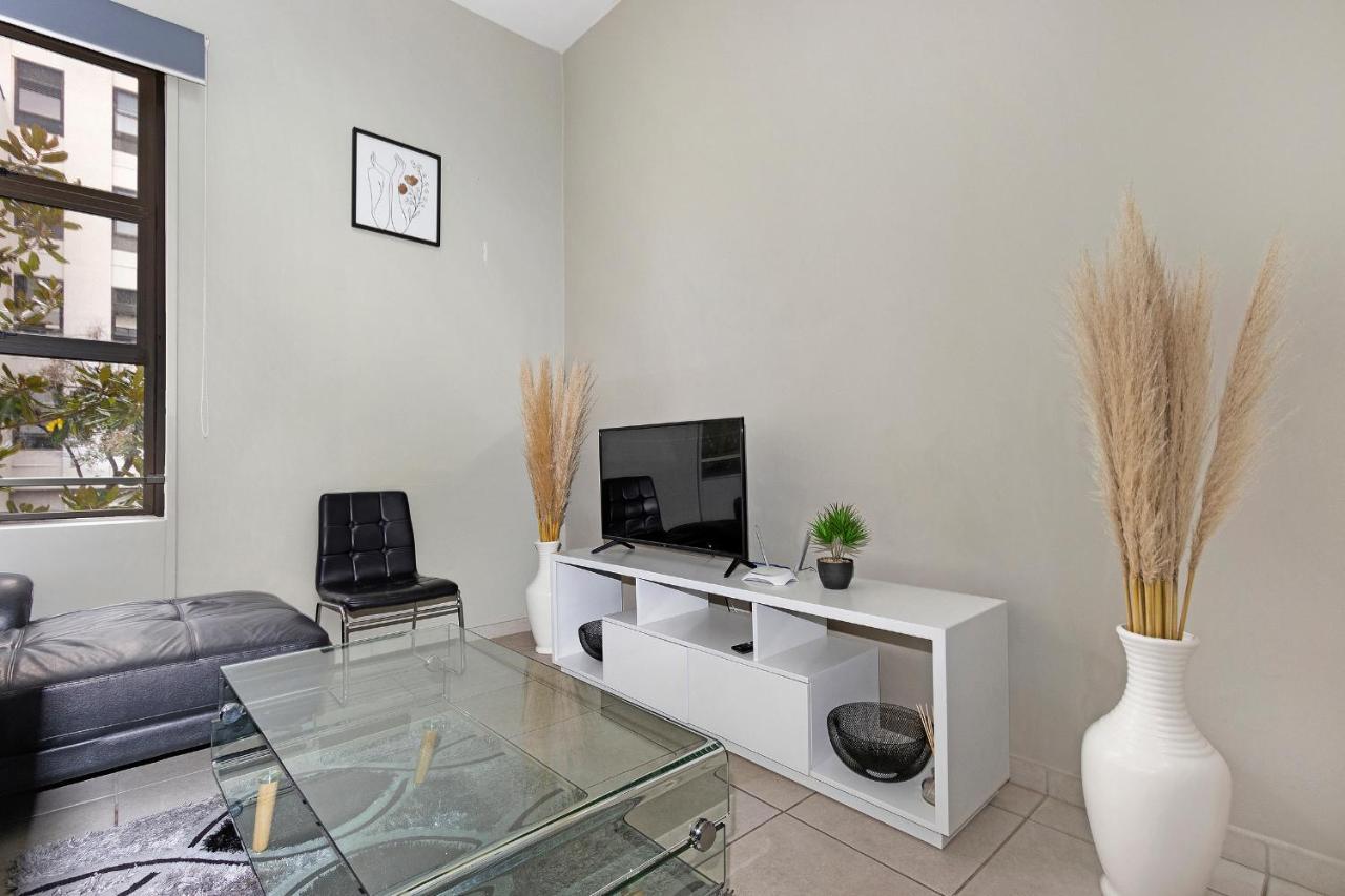 Urban Oasis Apartments At The Bolton Йоханесбург Екстериор снимка