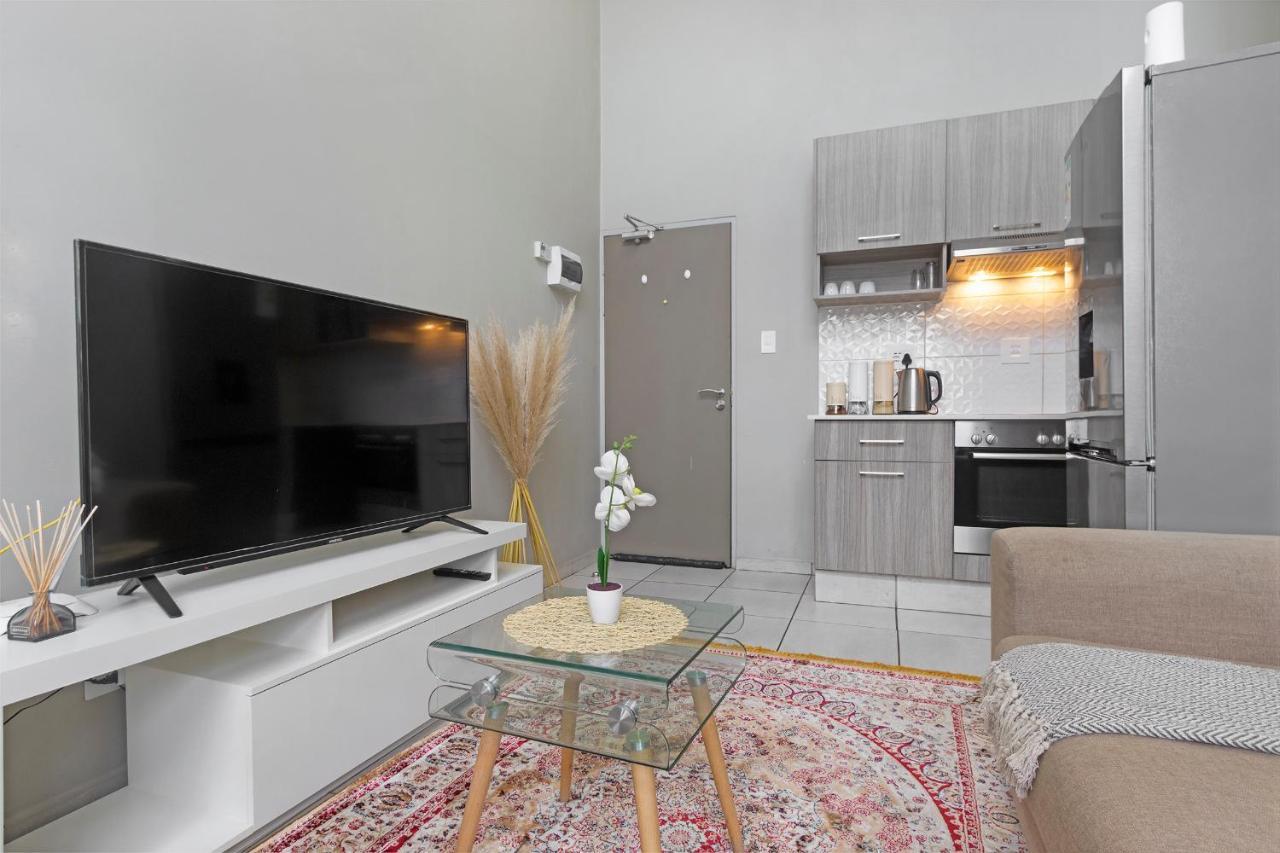 Urban Oasis Apartments At The Bolton Йоханесбург Екстериор снимка