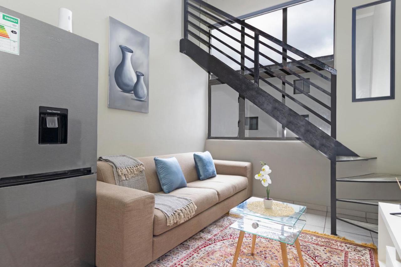 Urban Oasis Apartments At The Bolton Йоханесбург Екстериор снимка