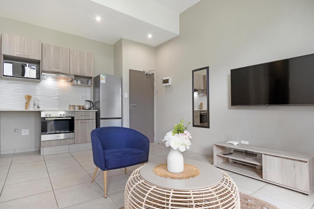 Urban Oasis Apartments At The Bolton Йоханесбург Екстериор снимка