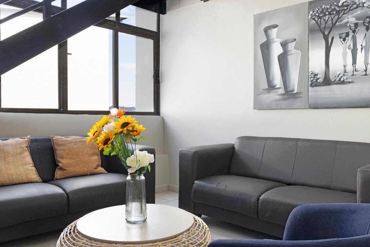 Urban Oasis Apartments At The Bolton Йоханесбург Екстериор снимка