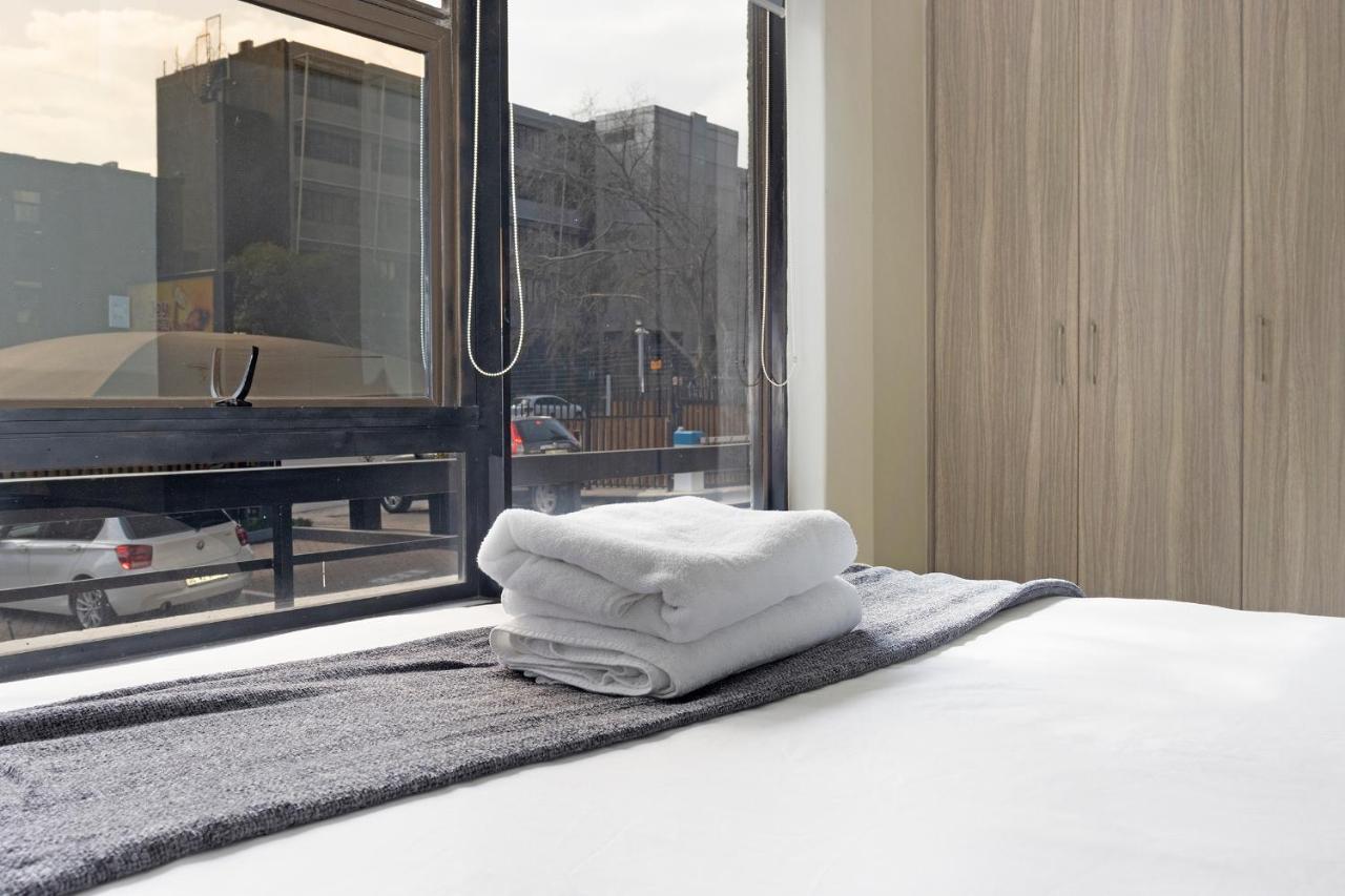 Urban Oasis Apartments At The Bolton Йоханесбург Екстериор снимка