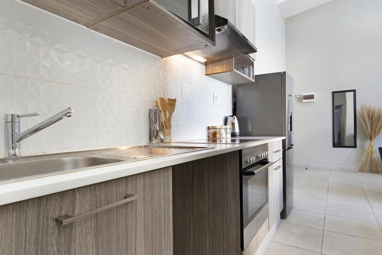 Urban Oasis Apartments At The Bolton Йоханесбург Екстериор снимка