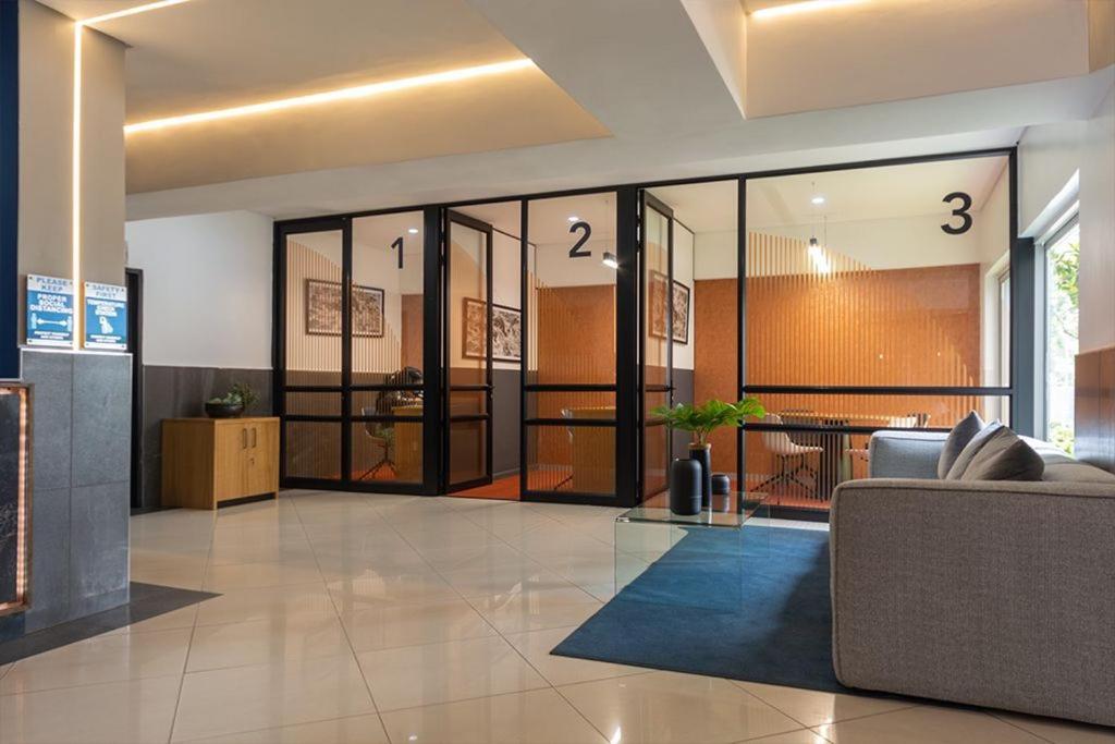 Urban Oasis Apartments At The Bolton Йоханесбург Екстериор снимка